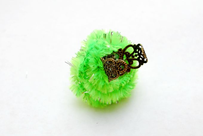 Wrapping pipe cleaner around bead