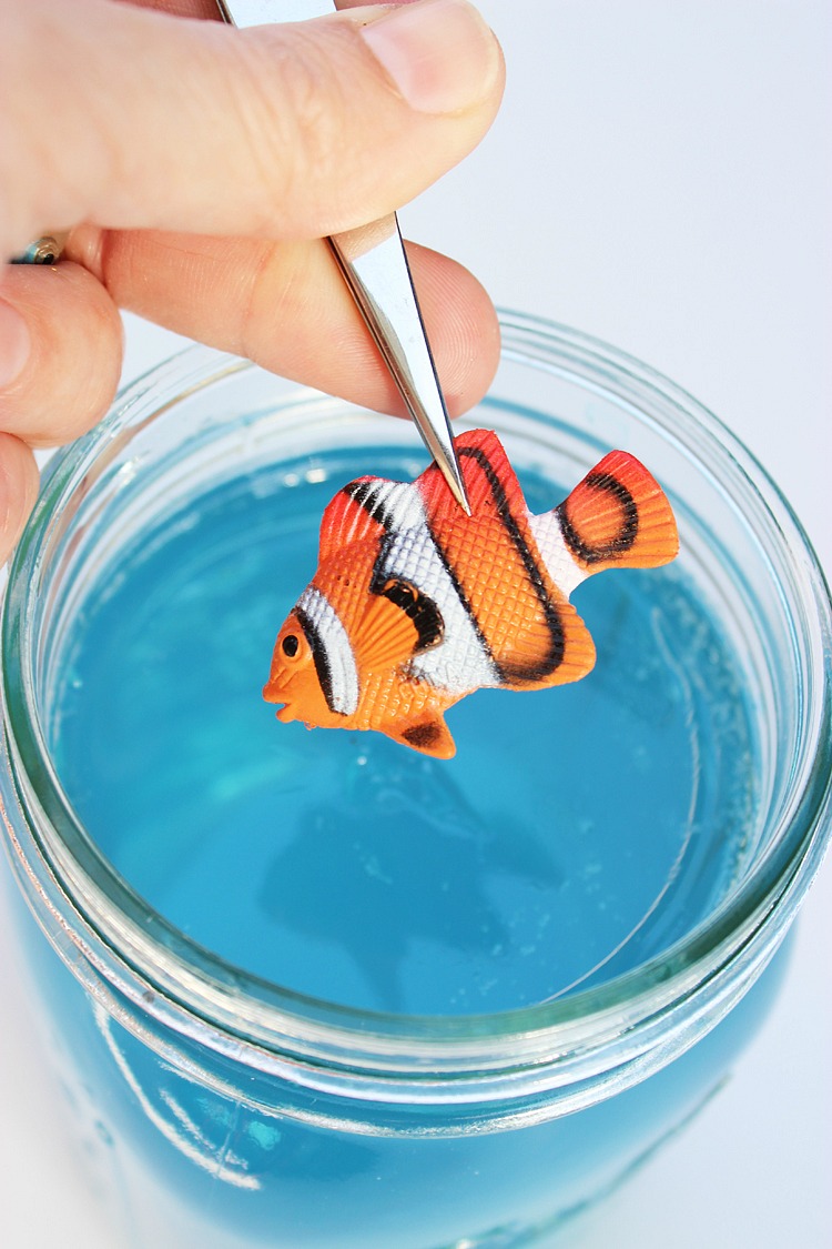 DIY-Mason-Jar-Aquarium-Lamp-Artzy Creations 10