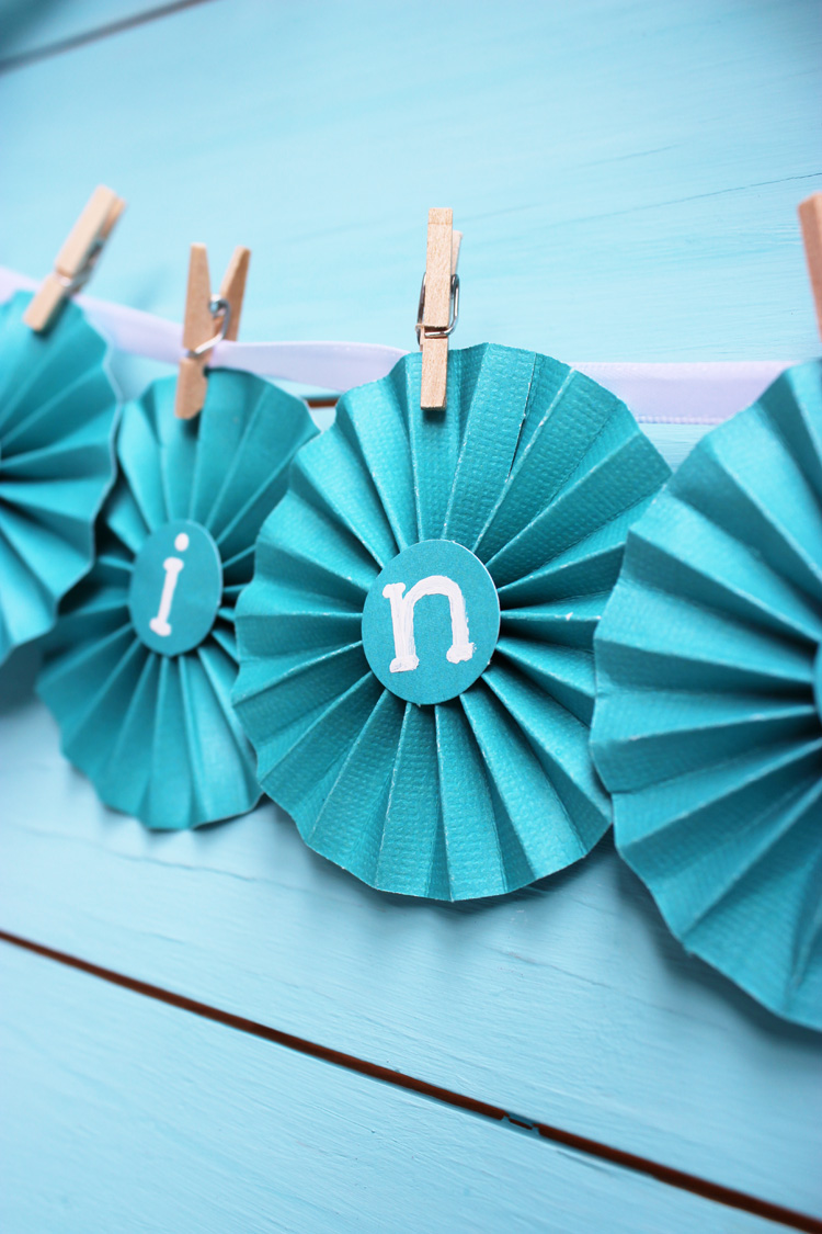 CUPCAKE LINER WREATH