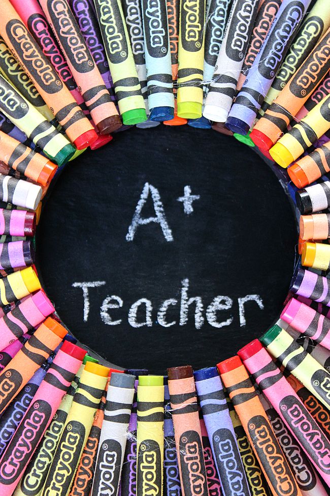 Teacher-Crayon-Wreath-Artzy Creations 5