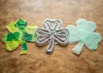 Easy Diy Shamrock Suncatchers