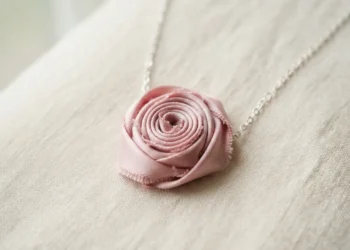 Rolled Flower Necklace Ideas
